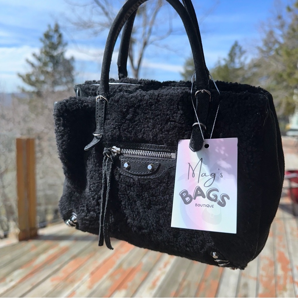 Balenciaga: Sherpa Suede Wool Shearling Mini Tote Bag (Black) - Picture 3 of 16